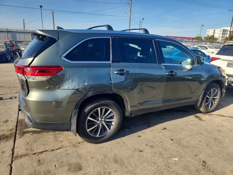 62607866 :رقم المزاد ، 5TDJZRFH3KS940661 vin ، 2019 Toyota Highlander مزاد بيع