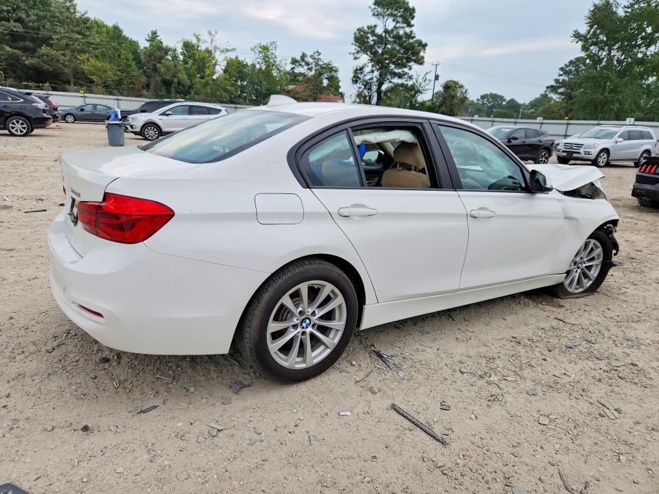 62898536 :رقم المزاد ، WBA8E5G52JNV02643 vin ، 2018 Bmw 320 مزاد بيع