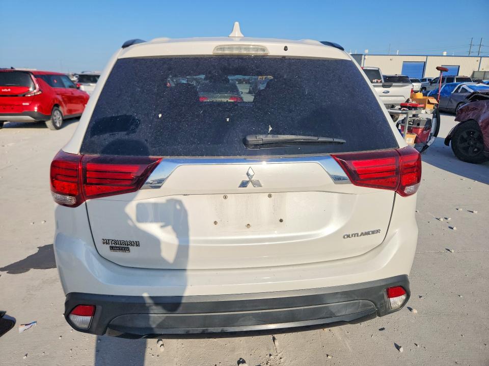 Продаж на аукціоні авто 2018 Mitsubishi Outlander, vin: JA4AD3A33JZ050532, номер лоту: 61969846