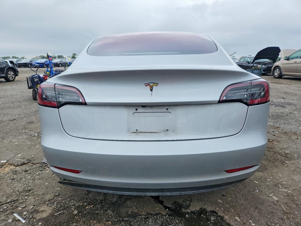 60386976 :رقم المزاد ، 5YJ3E1EAXJF048341 vin ، 2018 Tesla Model 3 مزاد بيع