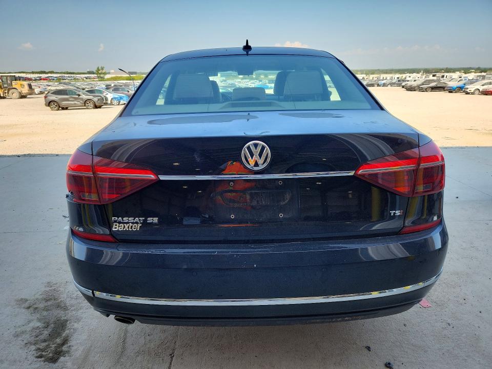 61415586 :رقم المزاد ، 1VWBA7A37JC008150 vin ، 2018 Volkswagen Passat مزاد بيع