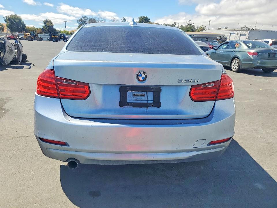 2013 Bmw 320 მანქანა იყიდება აუქციონზე, vin: WBA3B1C50DK128816, აუქციონის ნომერი: 61880936