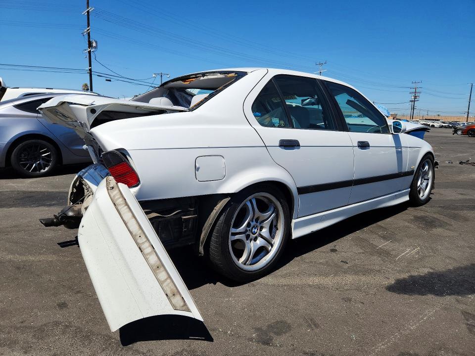 63509926 :رقم المزاد ، WBACD4324WAV61243 vin ، 1998 Bmw 328 مزاد بيع