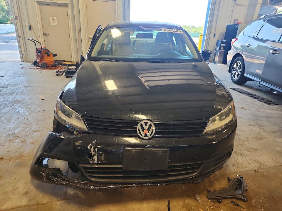 61334656 :رقم المزاد ، 3VWDX7AJ2BM382820 vin ، 2011 Volkswagen Jetta مزاد بيع
