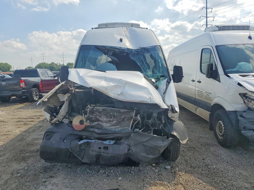 59819236 :رقم المزاد ، WD3PF1CD9HP408379 vin ، 2017 Mercedes-benz Sprinter مزاد بيع