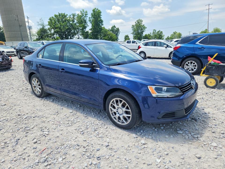 60208266 :رقم المزاد ، 3VWDX7AJ5DM392082 vin ، 2013 Volkswagen Jetta مزاد بيع