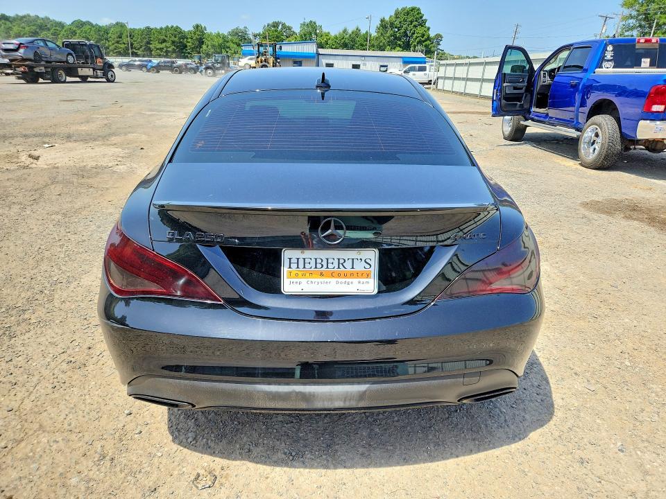 61859316 :رقم المزاد ، WDDSJ4EB4JN536077 vin ، 2018 Mercedes-benz Cla مزاد بيع