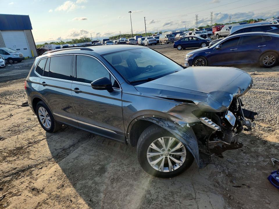 61918346 :رقم المزاد ، 3VV3B7AX0JM000852 vin ، 2018 Volkswagen Tiguan مزاد بيع