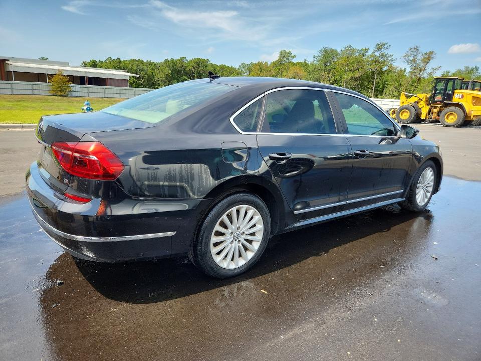 61906726 :رقم المزاد ، 1VWBT7A36HC026563 vin ، 2017 Volkswagen Passat مزاد بيع