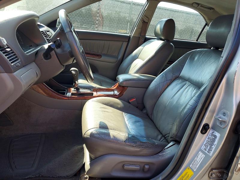 60851676 :رقم المزاد ، 4T1BF30K42U010578 vin ، 2002 Toyota Camry مزاد بيع