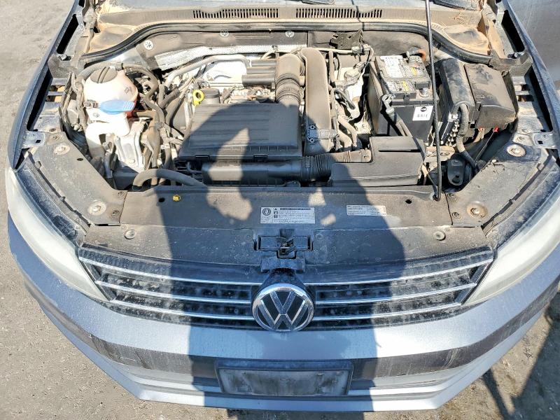 61553506 :رقم المزاد ، 3VW2B7AJ8HM404852 vin ، 2017 Volkswagen Jetta مزاد بيع