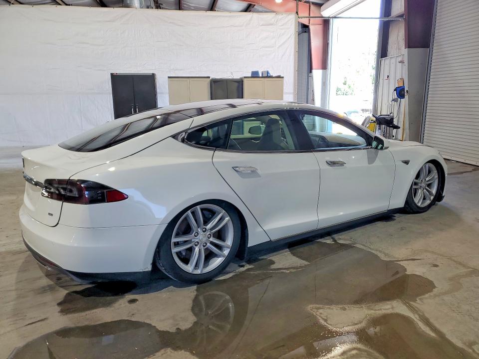2014 Tesla Model S მანქანა იყიდება აუქციონზე, vin: 5YJSA1H12EFP45883, აუქციონის ნომერი: 62605436