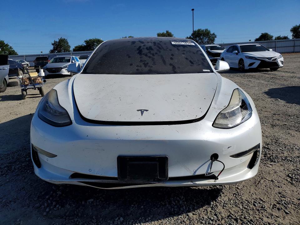 60071876 :رقم المزاد ، 5YJ3E1EB8KF191556 vin ، 2019 Tesla Model 3 مزاد بيع