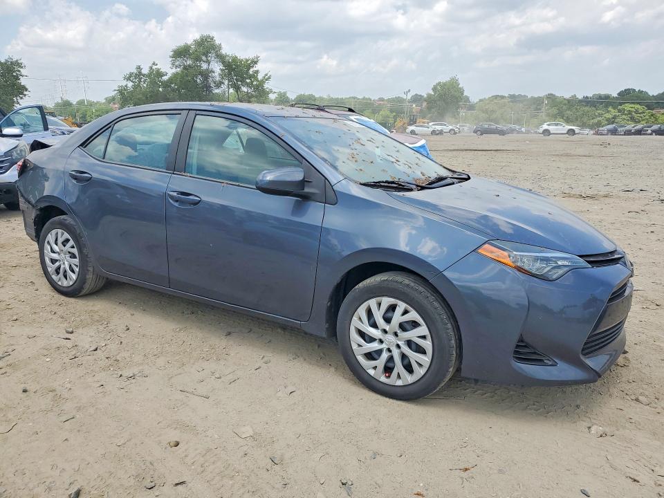 58819536 :رقم المزاد ، 5YFBURHE2JP810920 vin ، 2018 Toyota Corolla مزاد بيع