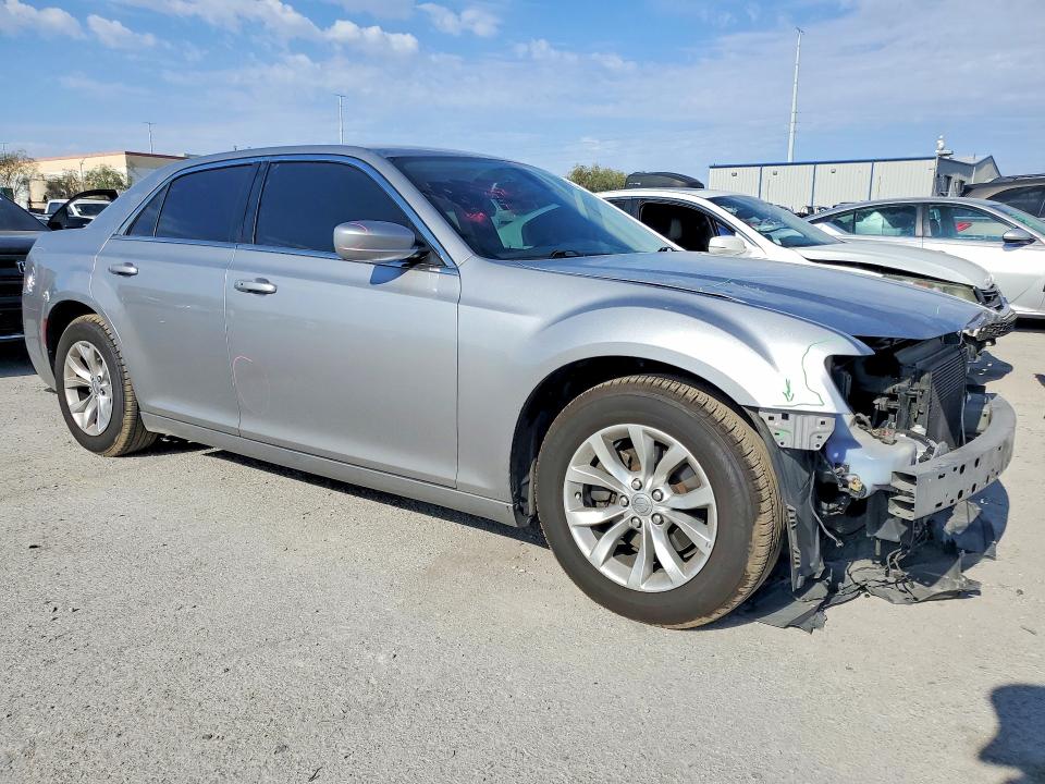 Auction sale of the 2015 Chrysler 300, vin: 2C3CCAAG3FH792160, lot number: 61175396