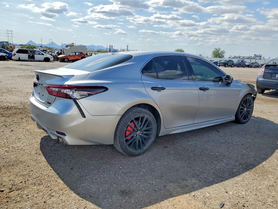 61963956 :رقم المزاد ، 4T1K61AK9NU704688 vin ، 2022 Toyota Camry مزاد بيع
