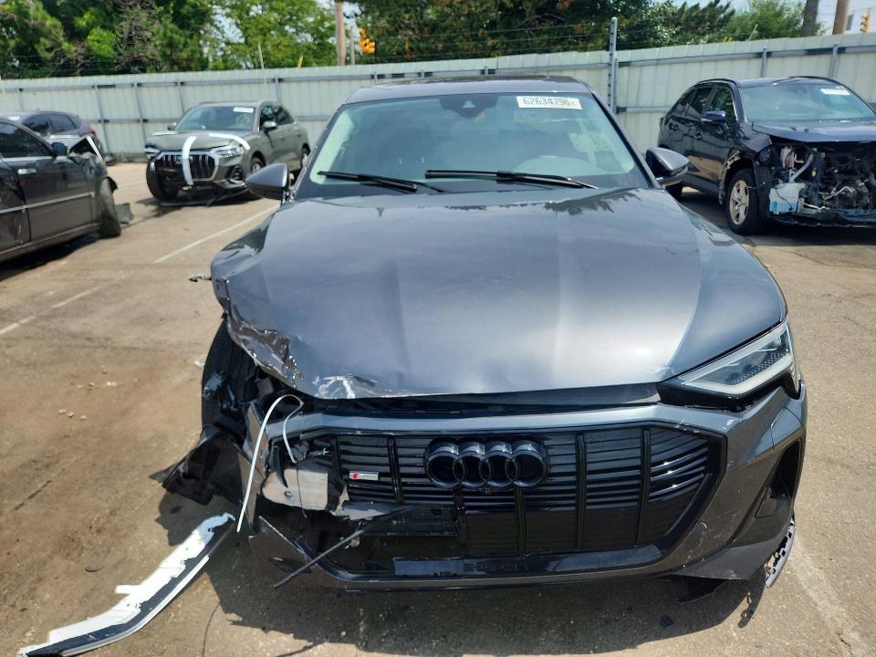 2022 Audi E-tron მანქანა იყიდება აუქციონზე, vin: WA11AAGE3NB009726, აუქციონის ნომერი: 62634796