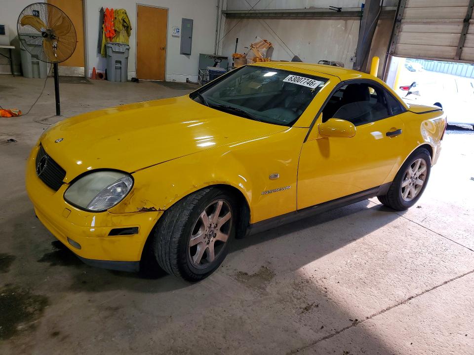 63007746 :رقم المزاد ، WDBKK47F3WF028402 vin ، 1998 Mercedes-benz Slk مزاد بيع