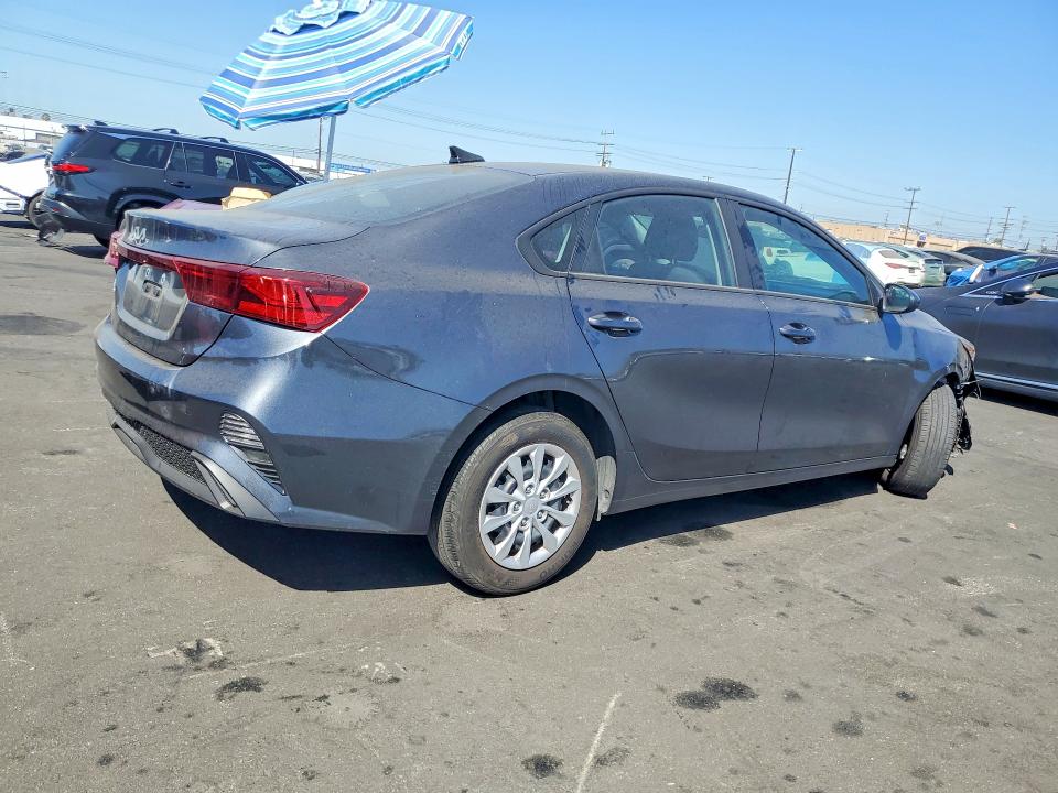 62817086 :رقم المزاد ، 3KPF24AD6PE588873 vin ، 2023 Kia Forte مزاد بيع
