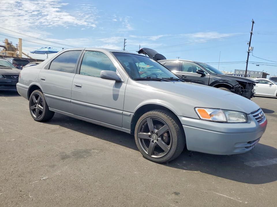 61663006 :رقم المزاد ، 4T1BG22K8XU519925 vin ، 1999 Toyota Camry مزاد بيع