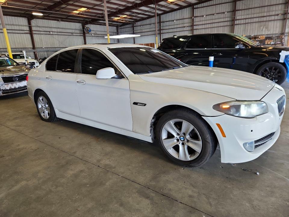 61501726 :رقم المزاد ، WBAFR1C57BC740771 vin ، 2011 Bmw 528 مزاد بيع