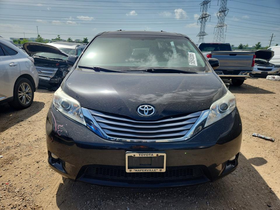 58946566 :رقم المزاد ، 5TDYZ3DC4HS831301 vin ، 2017 Toyota Sienna مزاد بيع