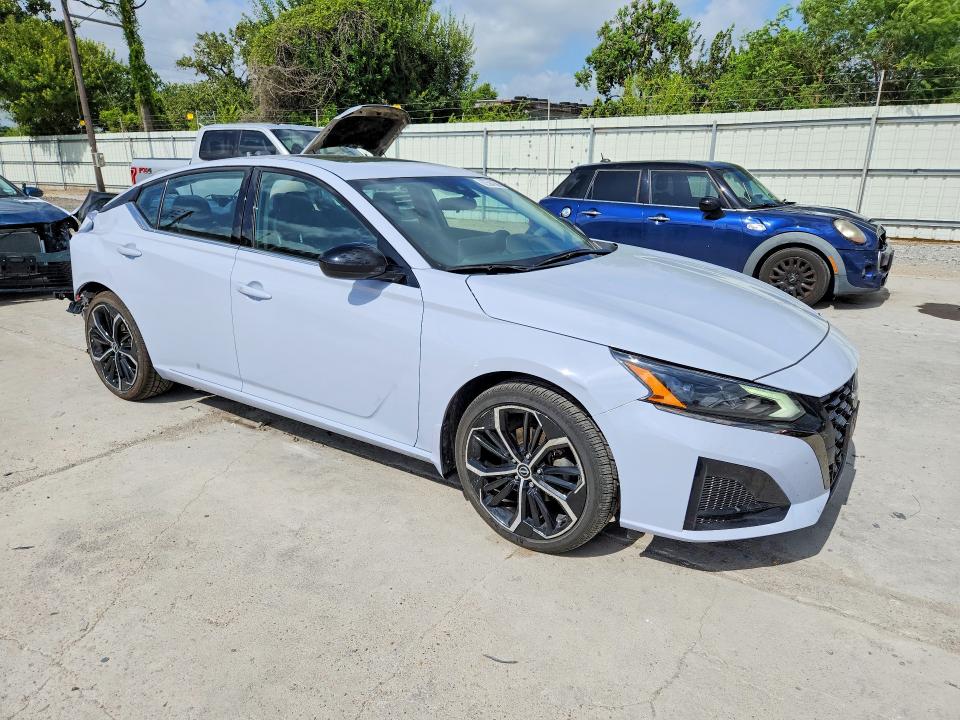 62584586 :رقم المزاد ، 1N4BL4CV3RN338982 vin ، 2024 Nissan Altima مزاد بيع