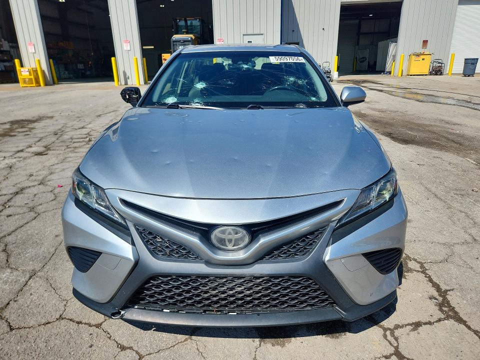 59097056 :رقم المزاد ، JTNB11HK3J3025276 vin ، 2018 Toyota Camry مزاد بيع