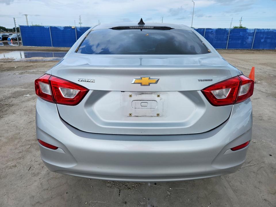 62992236 :رقم المزاد ، 1G1BC5SM1J7175310 vin ، 2018 Chevrolet Cruze مزاد بيع