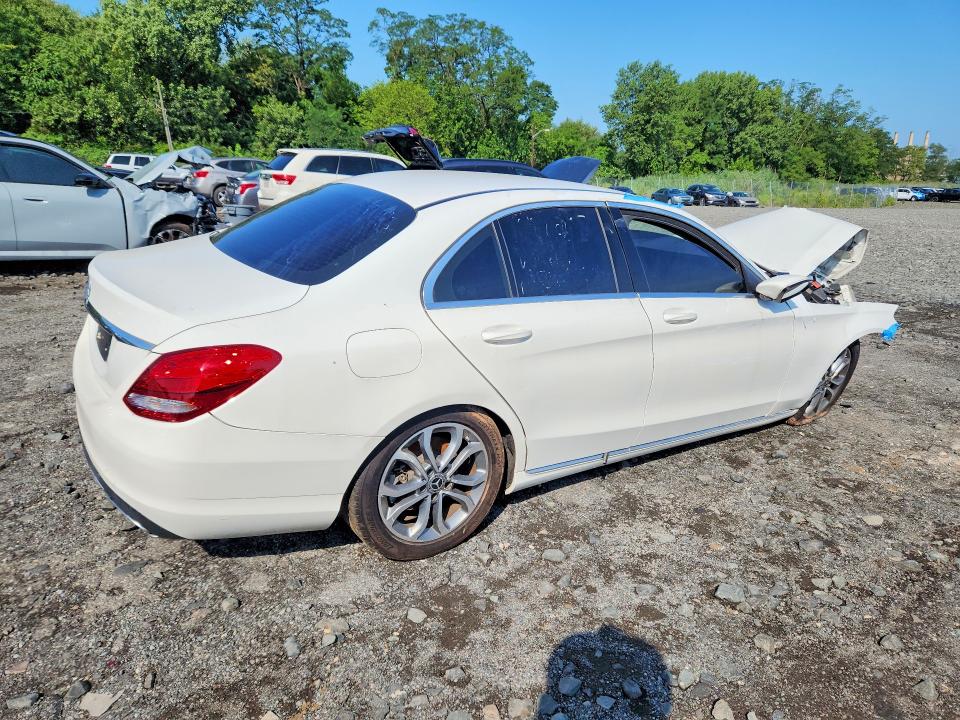 63611466 :رقم المزاد ، 55SWF4JB2HU233681 vin ، 2017 Mercedes-benz C مزاد بيع