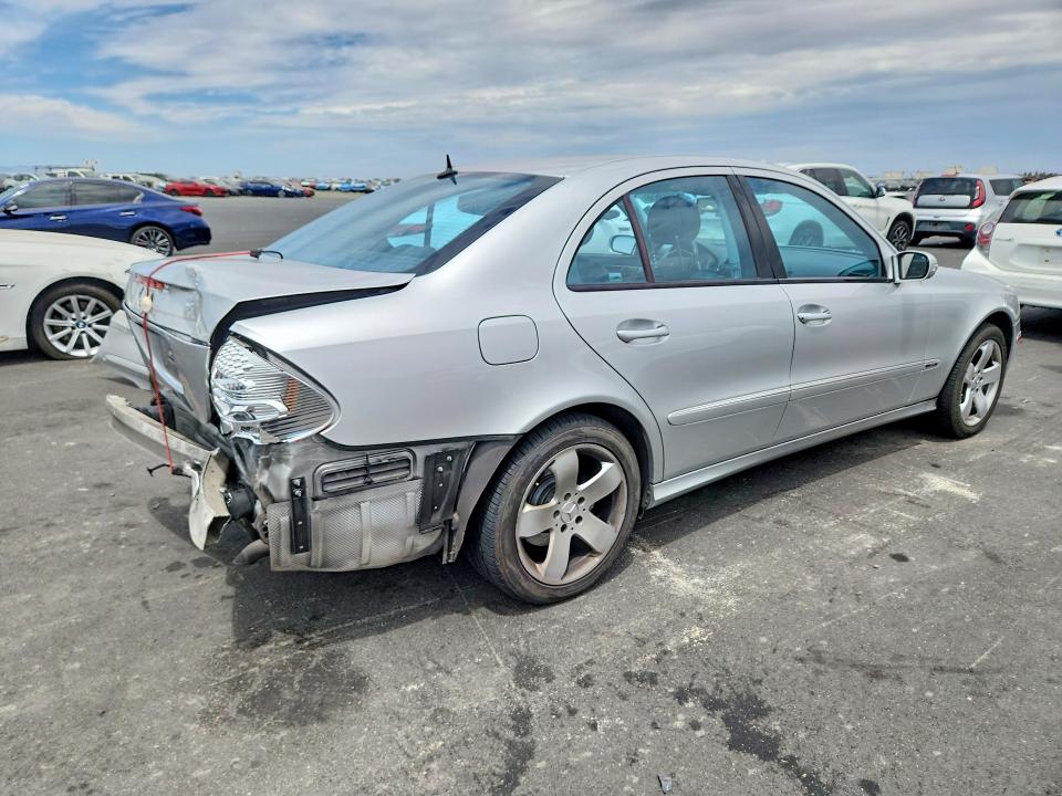 Продажа на аукционе авто 2003 Mercedes-benz E, vin: WDBUF70JX3A361668, номер лота: 61033656