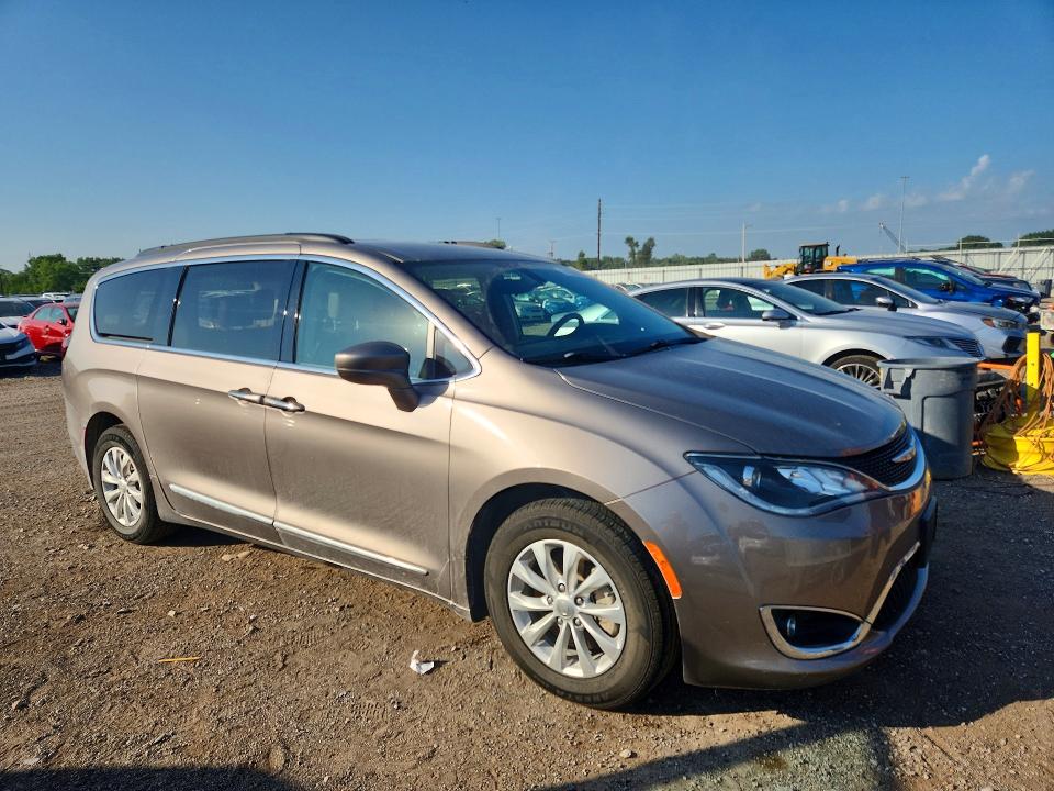 Продаж на аукціоні авто 2017 Chrysler Pacifica, vin: 2C4RC1BG8HR839717, номер лоту: 61226766