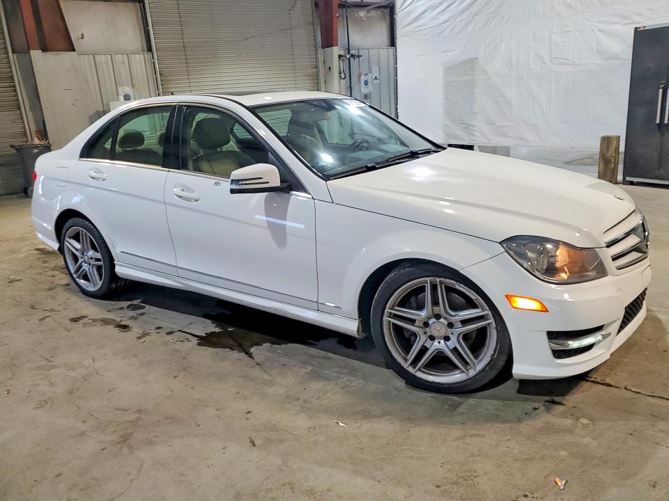 Продажа на аукционе авто 2013 Mercedes-benz C, vin: WDDGF8AB5DR281635, номер лота: 59135816