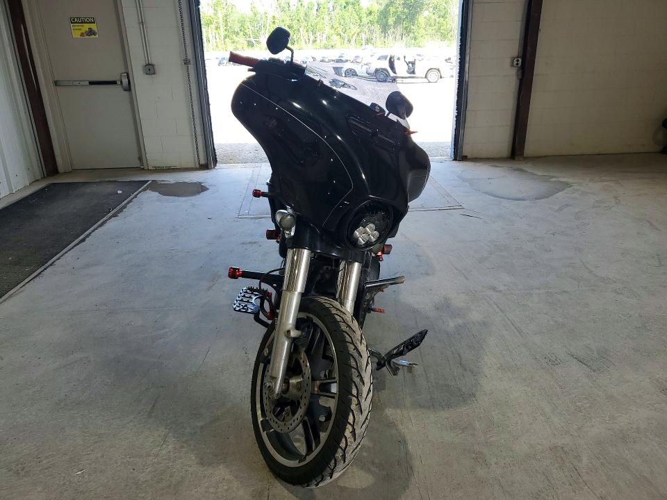 61572706 :رقم المزاد ، 1HD1KRM16FB630025 vin ، 2015 Harley-davidson Flhxs مزاد بيع