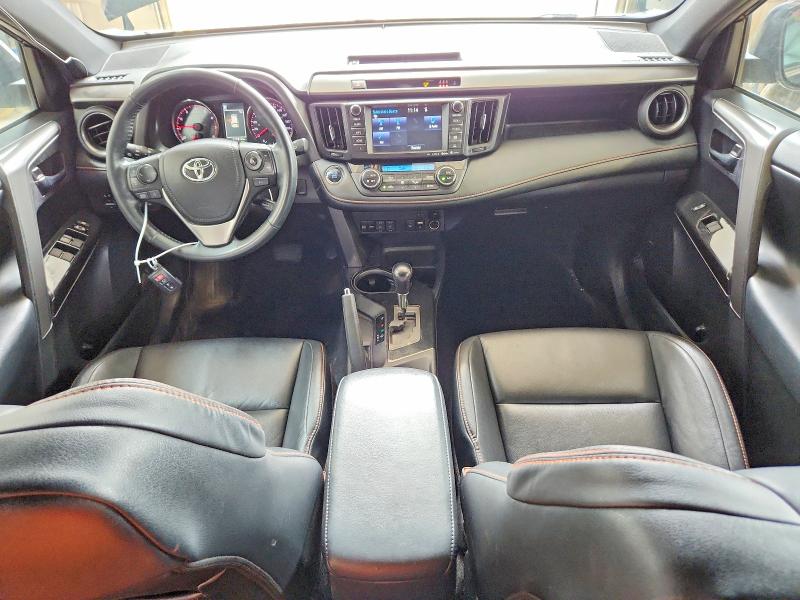 61912516 :رقم المزاد ، 2T3JFREV6JW839420 vin ، 2018 Toyota Rav4 مزاد بيع