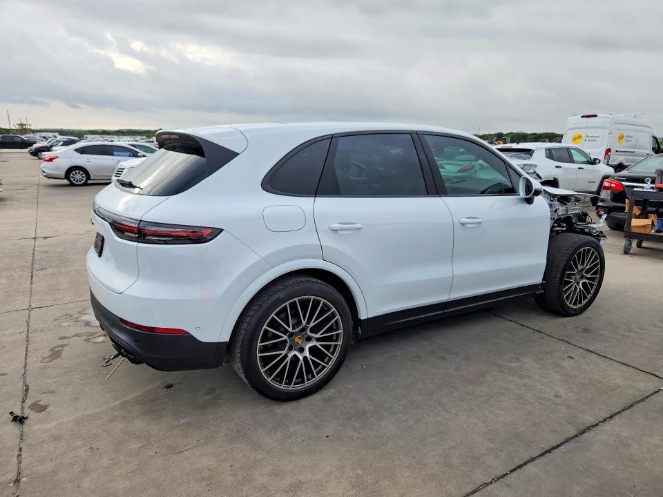 60800536 :رقم المزاد ، WP1AA2AYXNDA05917 vin ، 2022 Porsche Cayenne مزاد بيع