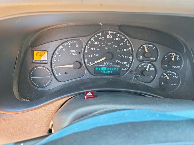 2001 Chevrolet Suburban მანქანა იყიდება აუქციონზე, vin: 3GNFK16T41G275905, აუქციონის ნომერი: 60442556