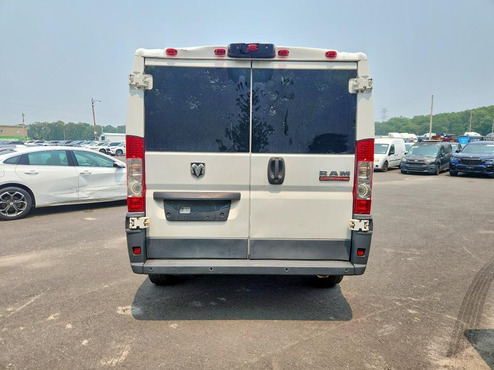59020896 :رقم المزاد ، 3C6TRVAG4JE112117 vin ، 2018 Ram Promaster 1500 مزاد بيع