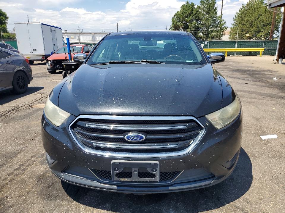 62002476 :رقم المزاد ، 1FAHP2F89DG225897 vin ، 2013 Ford Taurus مزاد بيع