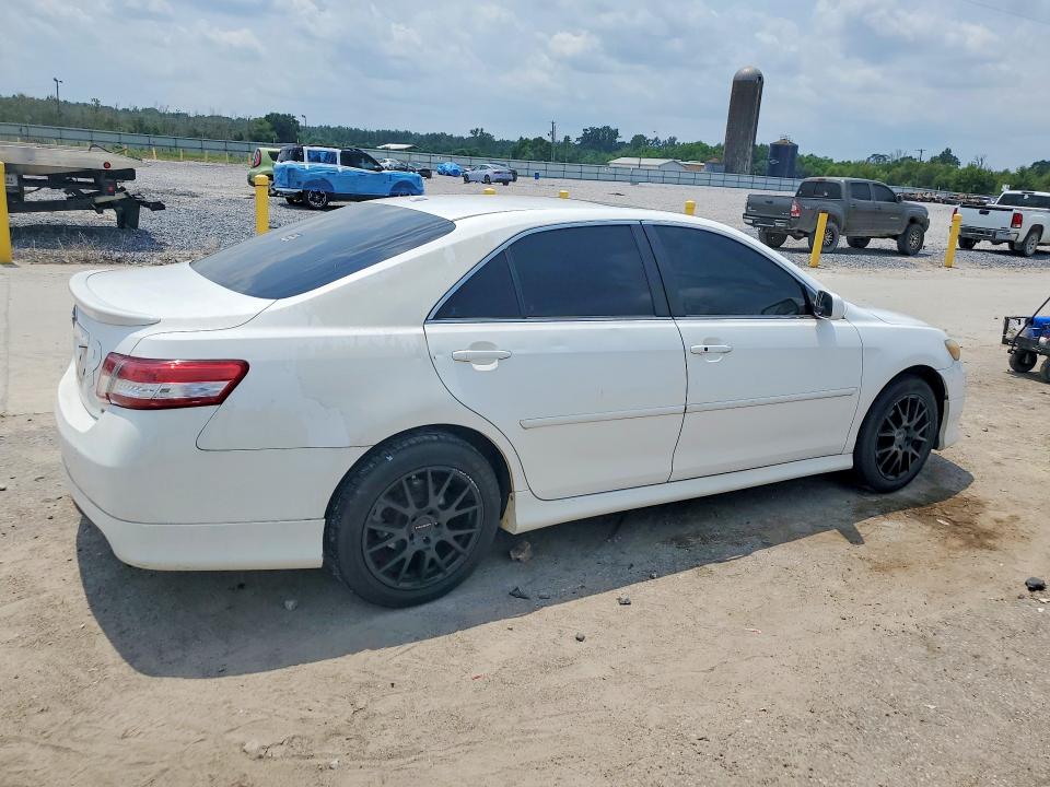 63523386 :رقم المزاد ، 4T1BF3EK2BU710706 vin ، 2011 Toyota Camry مزاد بيع
