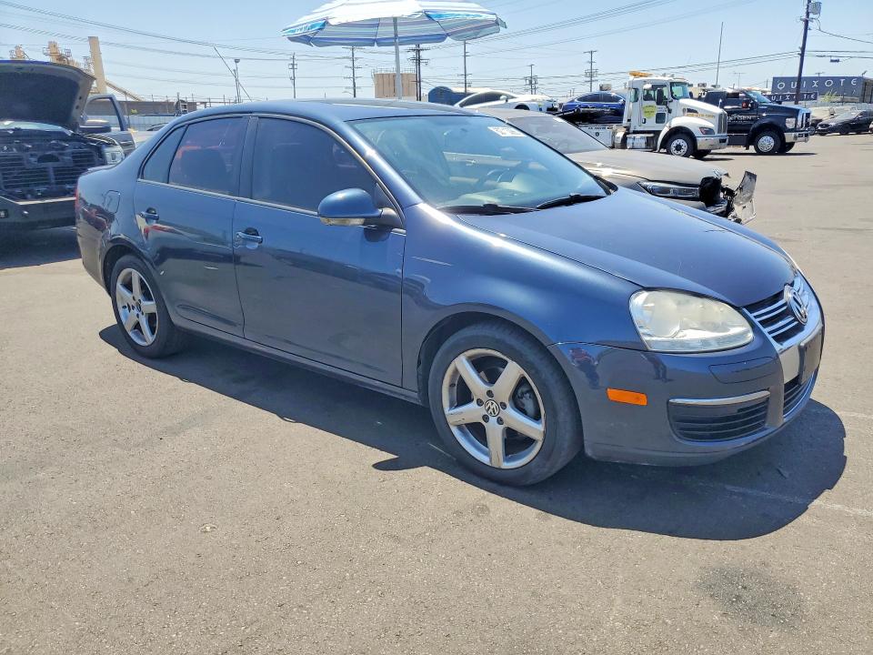 62713086 :رقم المزاد ، 3VWAZ7AJ4AM128165 vin ، 2010 Volkswagen Jetta مزاد بيع