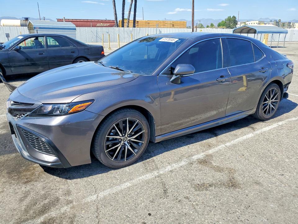 61578346 :رقم المزاد ، 4T1G11AK5NU656112 vin ، 2022 Toyota Camry مزاد بيع