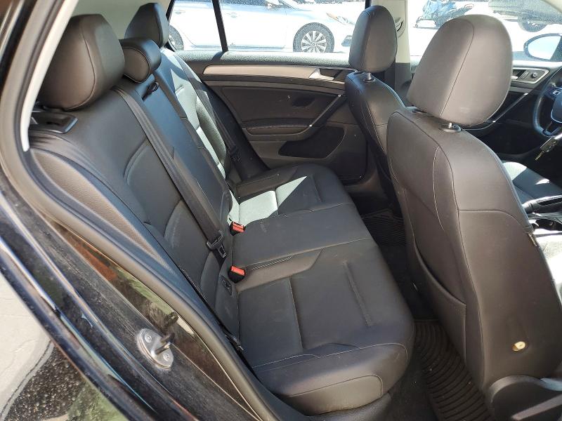 60180106 :رقم المزاد ، 3VW217AU4FM011747 vin ، 2015 Volkswagen Golf مزاد بيع