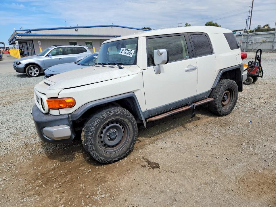61762106 :رقم المزاد ، JTEBU4BF9EK190488 vin ، 2014 Toyota Fj Cruiser مزاد بيع