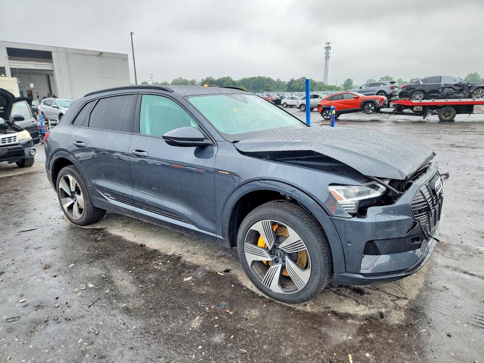 60362766 :رقم المزاد ، WA1LAAGEXNB005293 vin ، 2022 Audi E-tron مزاد بيع