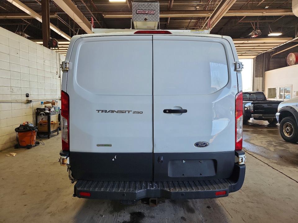61139186 :رقم المزاد ، 1FTYR1ZG2JKA31738 vin ، 2018 Ford Transit مزاد بيع