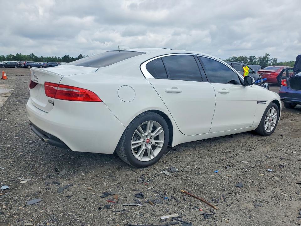 2018 Jaguar Xe მანქანა იყიდება აუქციონზე, vin: SAJAJ4FX4JCP25812, აუქციონის ნომერი: 60610456