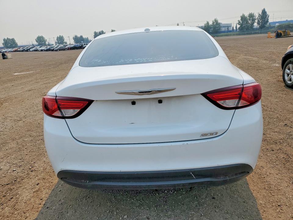 62821806 :رقم المزاد ، 1C3CCCFB6FN667055 vin ، 2015 Chrysler 200 مزاد بيع