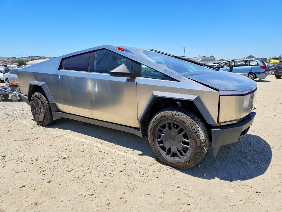 60273976 :رقم المزاد ، 7G2CEHED1RA022557 vin ، 2024 Tesla Cybertruck مزاد بيع