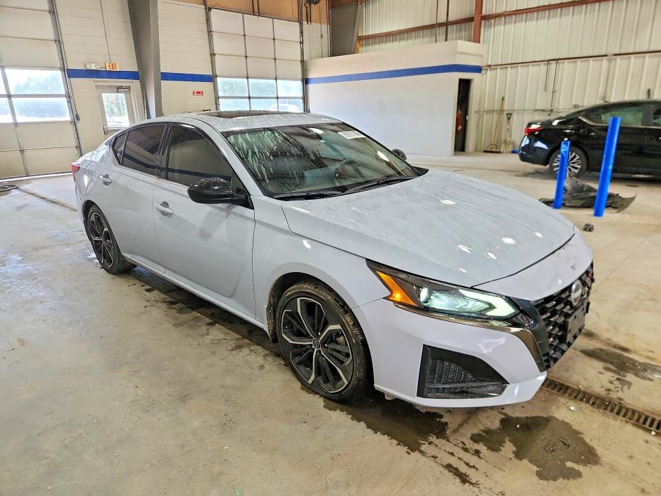 59721196 :رقم المزاد ، 1N4BL4CV3PN375026 vin ، 2023 Nissan Altima مزاد بيع